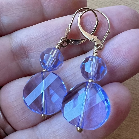 14K GOLD FACETED PERIWINKLE PURPLE BLUE  CRYSTAL DANGLE DROP LEVER BACK EARRINGS - Picture 1 of 16